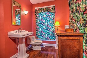 Russellville House w/ Garden - Walk to Main Street