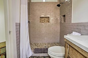 Charming Renovated Avalon Townhome, Walk to Beach!