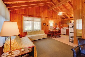 'the Birches' Raymond Getaway w/ Beach & Boat Dock