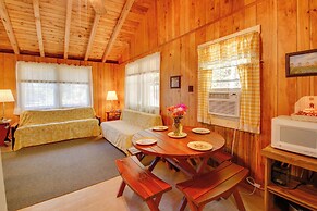 'the Birches' Raymond Getaway w/ Beach & Boat Dock