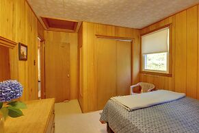 'the Birches' Raymond Getaway w/ Beach & Boat Dock