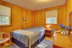 'the Birches' Raymond Getaway w/ Beach & Boat Dock