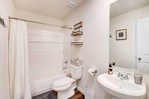 ~ 6 Mi to Waco: Newly Constructed Family Home