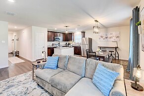 ~ 6 Mi to Waco: Newly Constructed Family Home