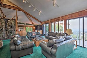 Retro Beech Mountain Home - 2 Mi to Skiing!