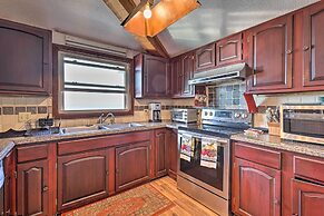 Retro Beech Mountain Home - 2 Mi to Skiing!