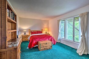 Retro Beech Mountain Home - 2 Mi to Skiing!