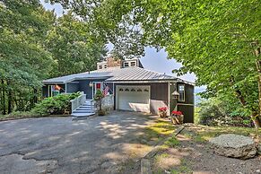 Retro Beech Mountain Home - 2 Mi to Skiing!