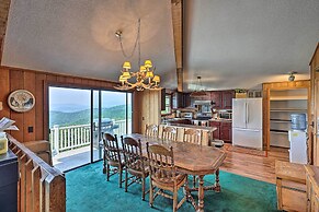 Retro Beech Mountain Home - 2 Mi to Skiing!