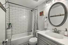 Condo w/ Balcony & Views - Steps to Ski Shuttle!