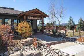 Condo w/ Balcony & Views - Steps to Ski Shuttle!