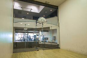 Condo w/ Balcony & Views - Steps to Ski Shuttle!