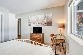 Condo w/ Balcony & Views - Steps to Ski Shuttle!