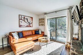 Condo w/ Balcony & Views - Steps to Ski Shuttle!