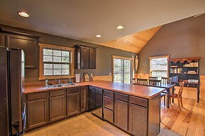 Close to Vineyards: Updated New Haven Retreat!