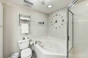 Top Floor Condo w/ Resort-style Amenities!