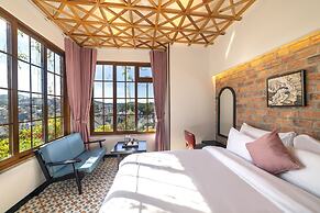 Brick House Dalat Hotel
