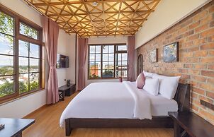 Brick House Dalat Hotel