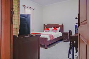 OYO 90094 Gayatri Residence