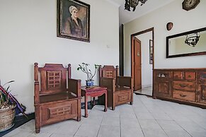 OYO 90094 Gayatri Residence