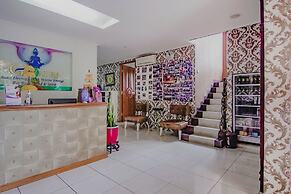 OYO 90094 Gayatri Residence