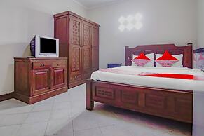 OYO 90094 Gayatri Residence