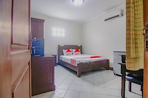 OYO 90094 Gayatri Residence