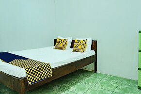 SPOT ON 92301 Penginapan Indola Near Masjid Al Muhtadin