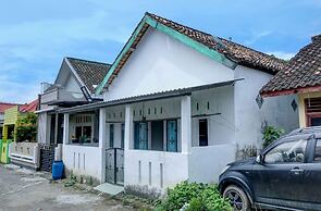 SPOT ON 92301 Penginapan Indola Near Masjid Al Muhtadin