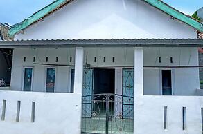 SPOT ON 92301 Penginapan Indola Near Masjid Al Muhtadin