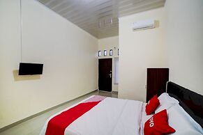 OYO 90773 Shine Guest House Syariah
