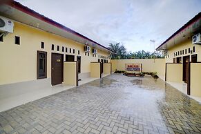 OYO 90773 Shine Guest House Syariah