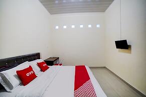 OYO 90773 Shine Guest House Syariah