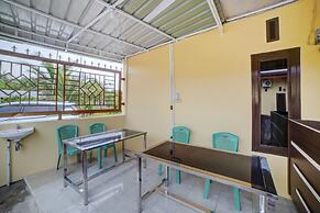 OYO 90773 Shine Guest House Syariah