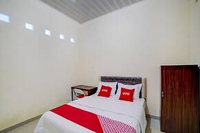 OYO 90773 Shine Guest House Syariah