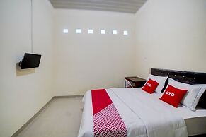 OYO 90773 Shine Guest House Syariah