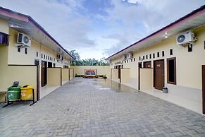 OYO 90773 Shine Guest House Syariah