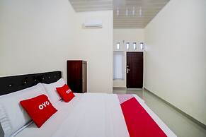OYO 90773 Shine Guest House Syariah