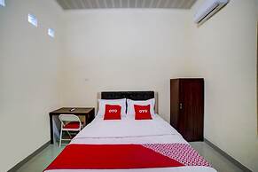 OYO 90773 Shine Guest House Syariah