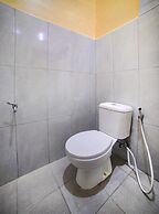 OYO 90773 Shine Guest House Syariah