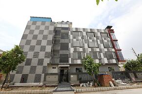 Hardik Palace By F9 Hotels