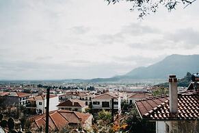 Rock in the Yard in Kalampaka