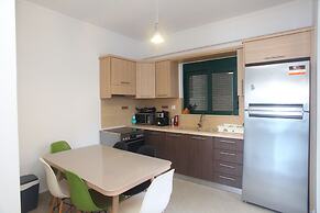 Impeccable 4-bed House in Nikiana