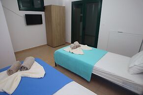 Impeccable 4-bed House in Nikiana