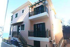 Impeccable 4-bed House in Nikiana