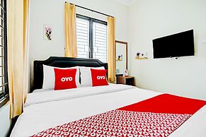 OYO Life 90211 I-sidji Inn