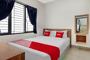 OYO 90688 Marta Residence