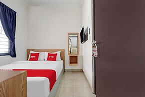 OYO 90688 Marta Residence