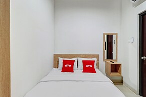 OYO 90688 Marta Residence