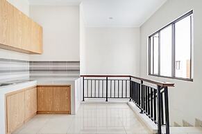 OYO 90688 Marta Residence